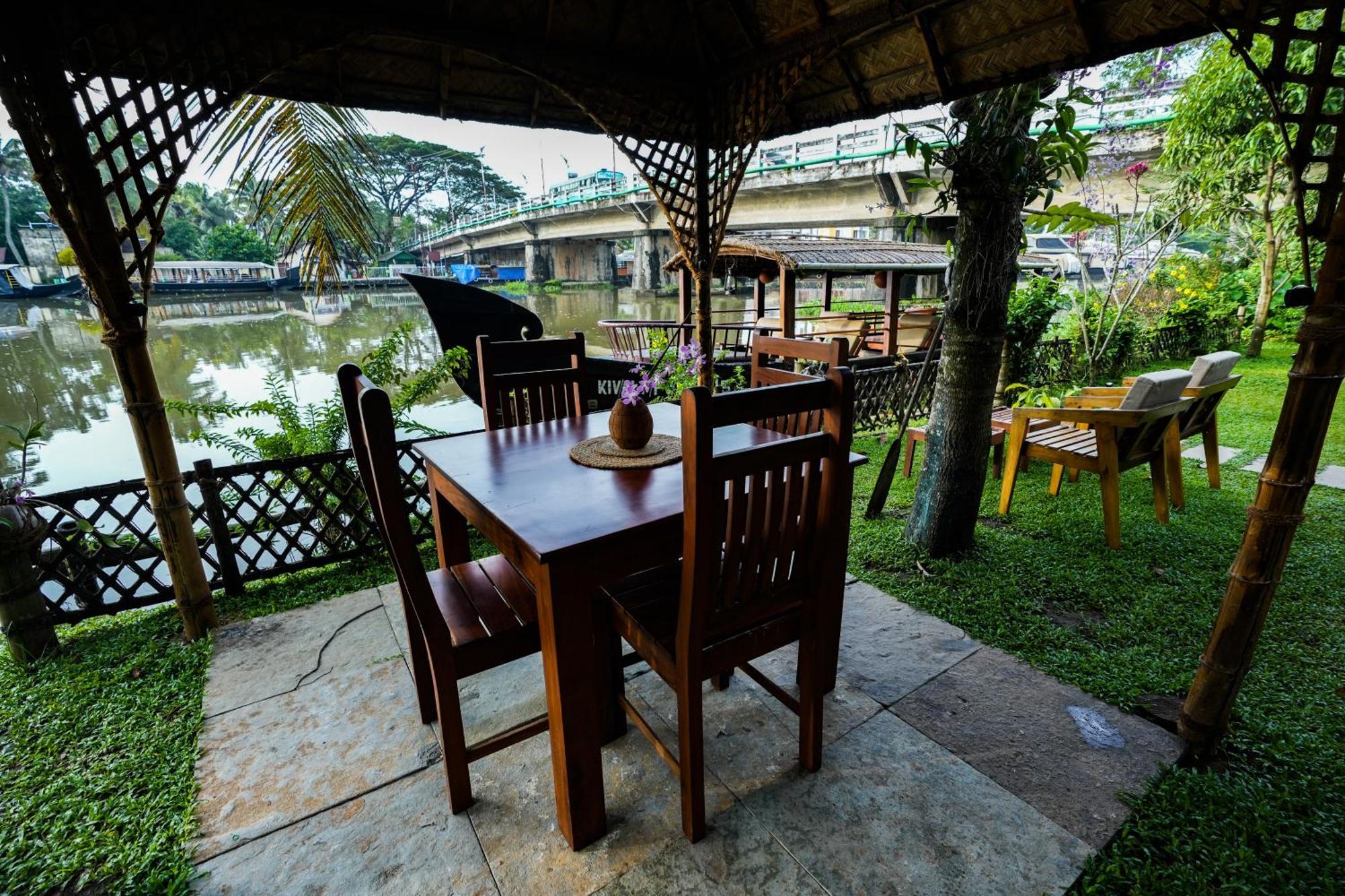 Little Chembaka Pension Kumarakom Buitenkant foto